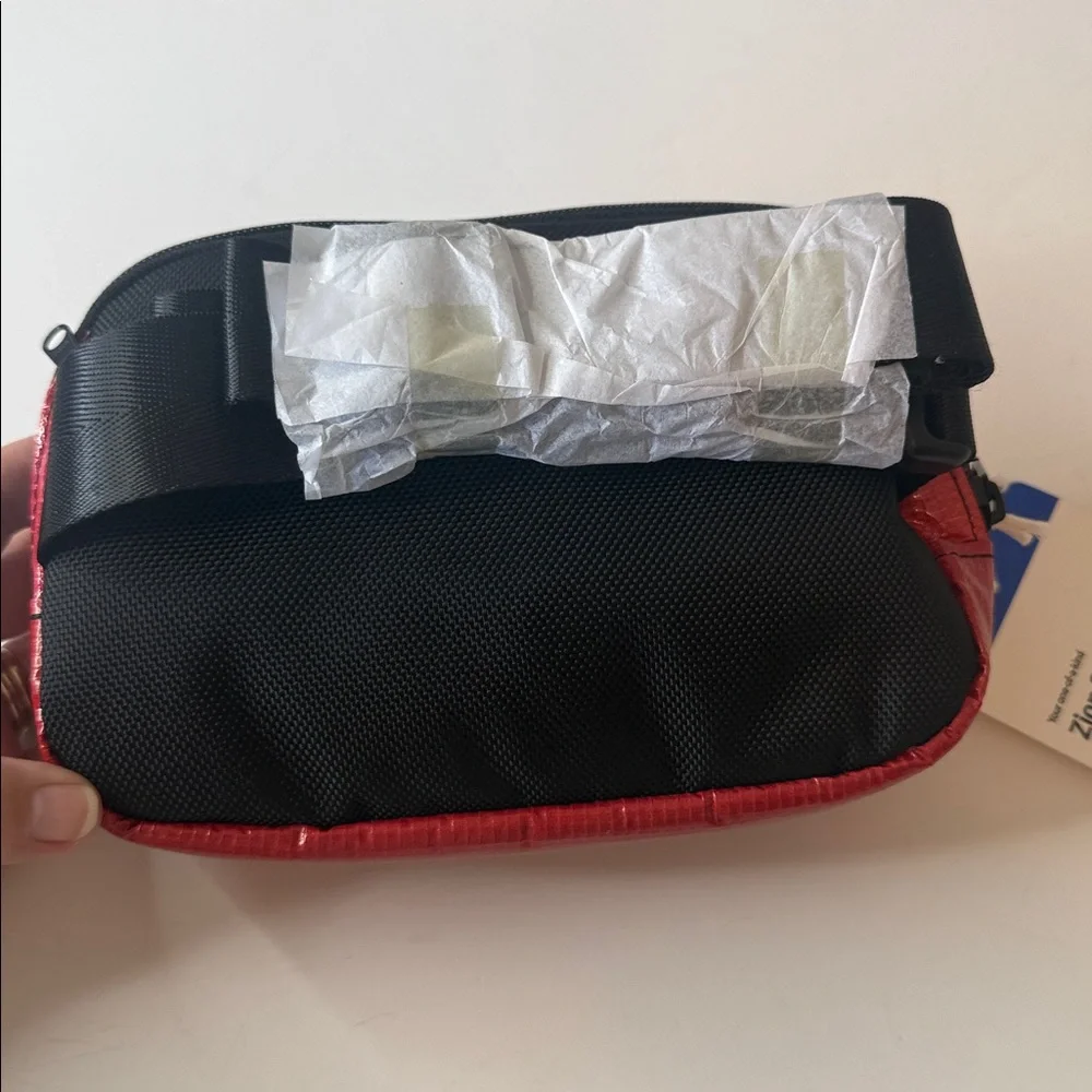 RAREFORM Zion Sling Bag Tomato Red